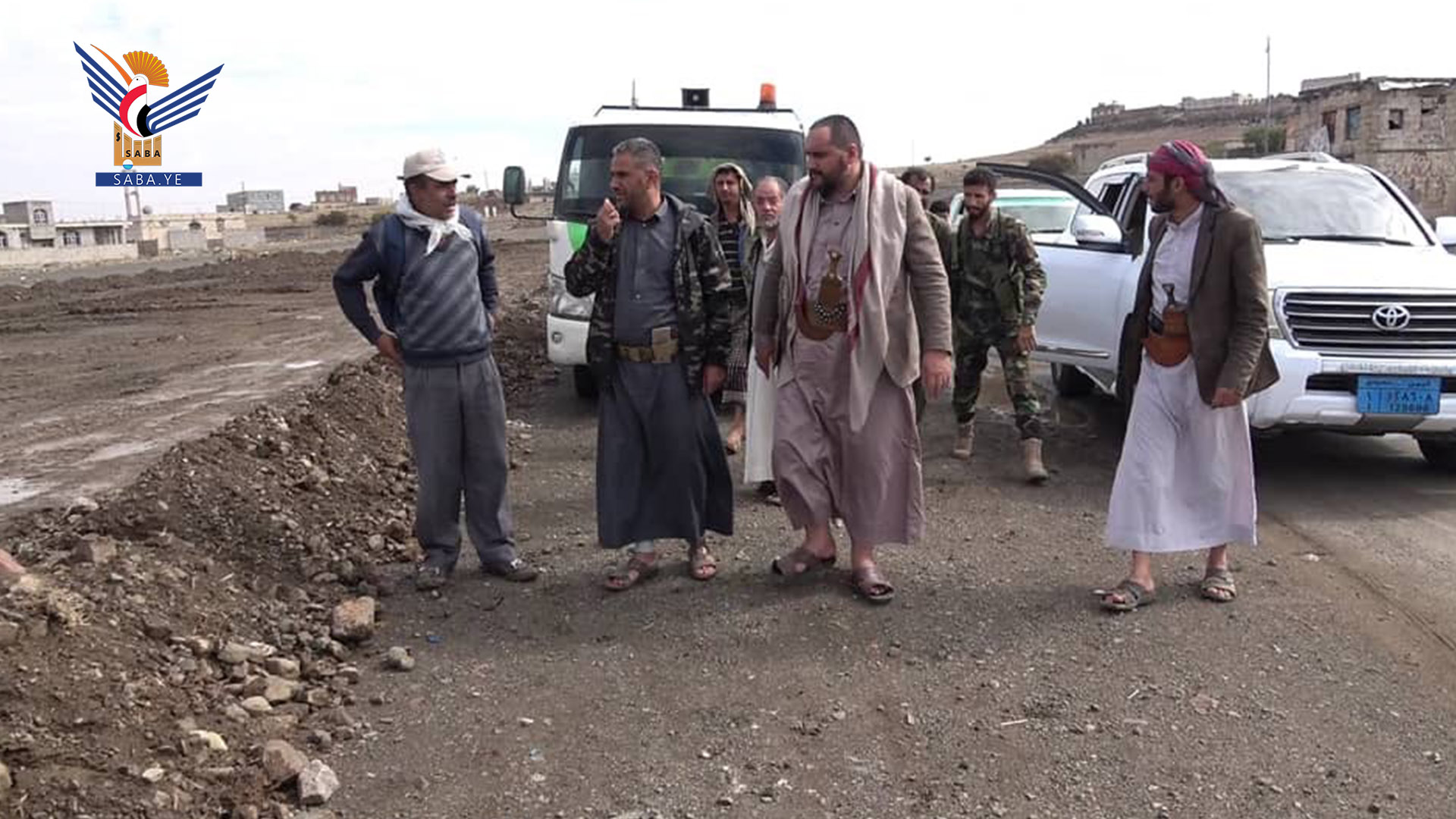 محافظ صنعاء يتفقد العمل بمشروع تحسين مدخل المحافظة الغربي